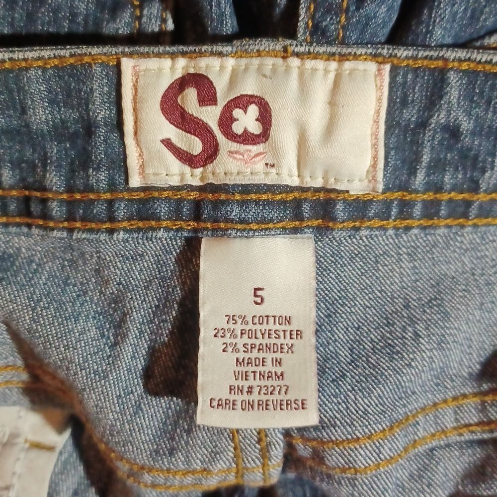 44203...SO Straight leg Jeans Size 5