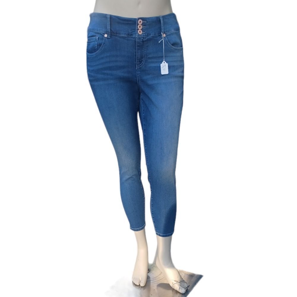 668943....Torrid Skinny Jeans Size 16XS, W34"  24"Inseam 10"Rise