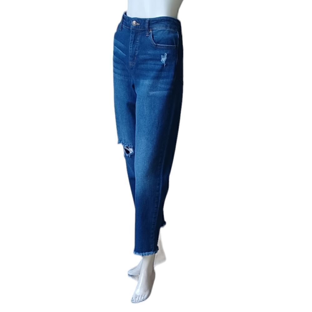69634.....Scoop Crop Straight leg Jeans Size 8, W29"  25"Inseam 10"Rise