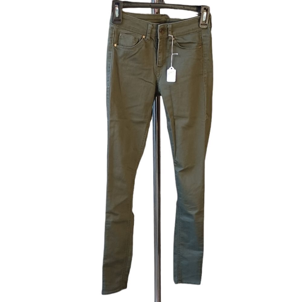 680225....Girls Divided Green Skinny Jeans Size 4, W24"  28"Inseam  7"Rise