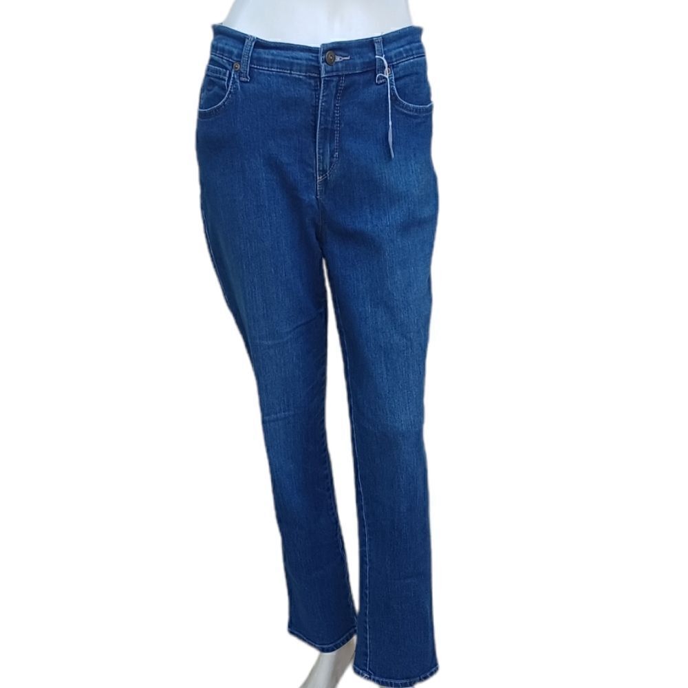 122115.Gloria Vanderbilt Straight leg Jeans Size 8, W28" 28"Inseam 10"Rise