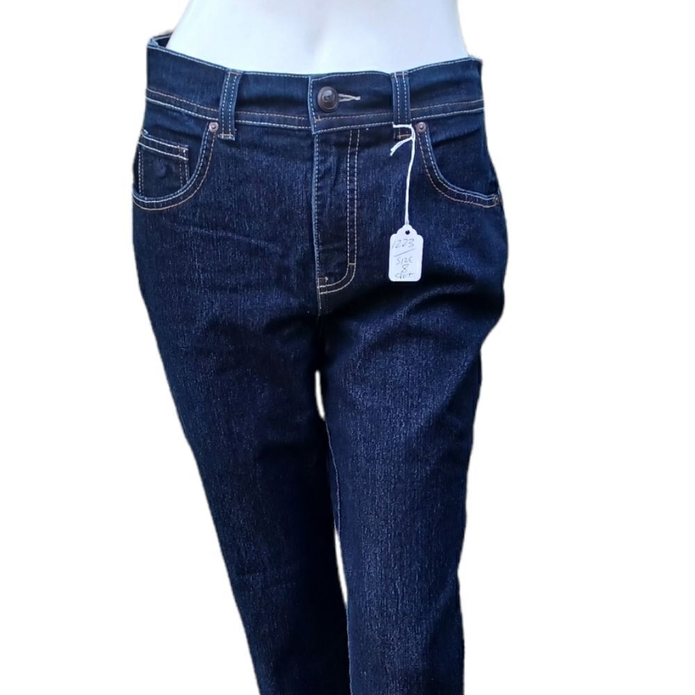 12238..Gloria Vanderbilt Straight leg Size 8 Short, W28" 27"Inseam 10"Rise