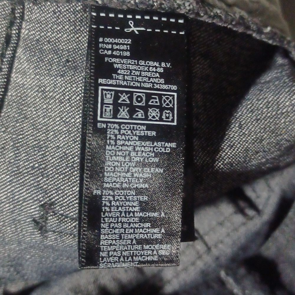 440619...Forever 21 Skinny Jeans Size 29
