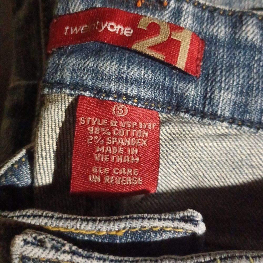 50253......Twentyone 21 Crop Jeans Size 5