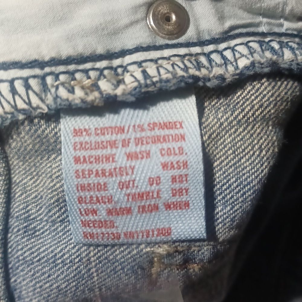 50377...Preowned Mossimo Supply Co Bootcut Jeans Size 7, W28" 27"Inseam  8"Rise