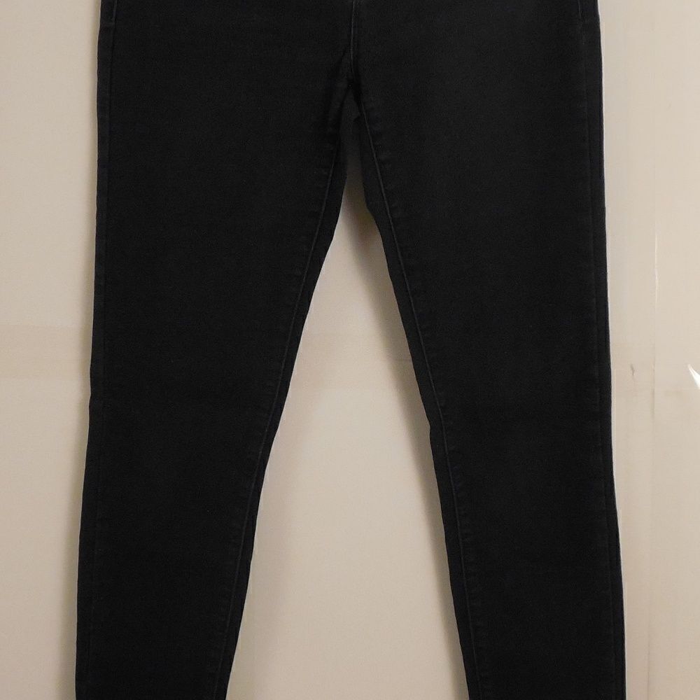 50526....Forever 21 Black Skinny Jeans Size 25