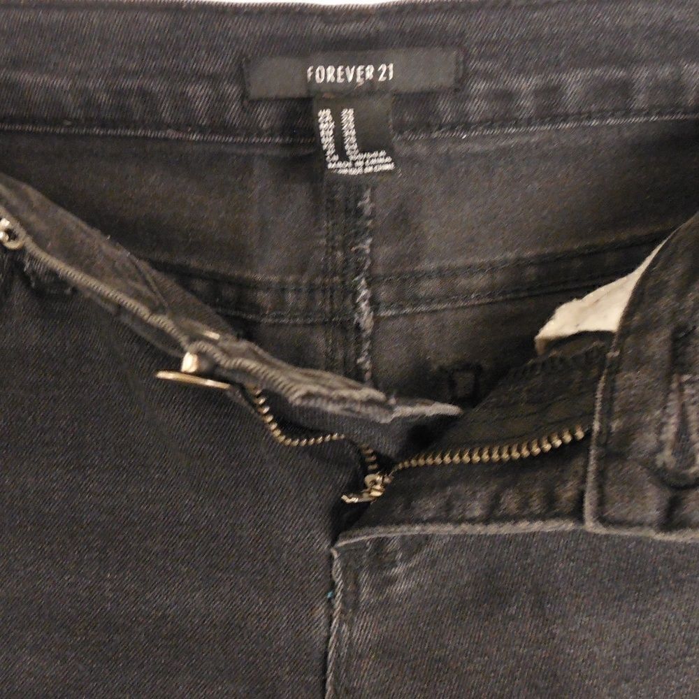 50526....Forever 21 Black Skinny Jeans Size 25