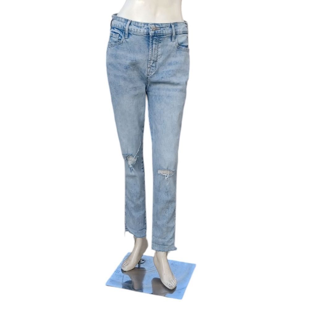 8143....Old Navy Straight leg Jeans Size 6, W28" 27."Inseam 10"Rise