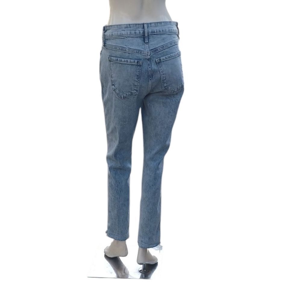 8143....Old Navy Straight leg Jeans Size 6, W28" 27."Inseam 10"Rise