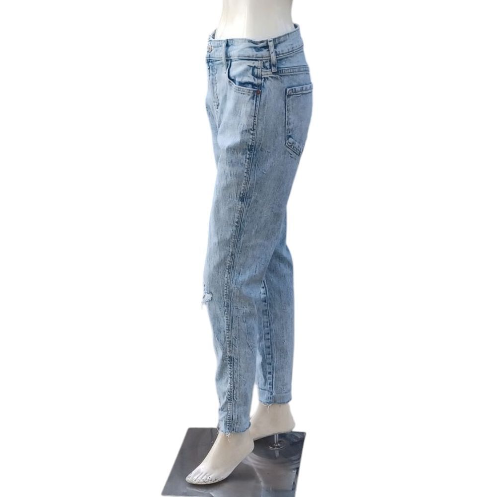 8143....Old Navy Straight leg Jeans Size 6, W28" 27."Inseam 10"Rise