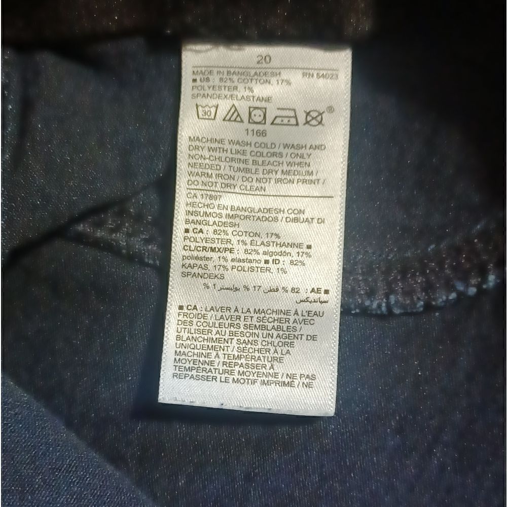 69594.....Old Navy Skinny Mid-Rise Pull-On Jeans Size 20, W40" 27"Inseam 12"Rise