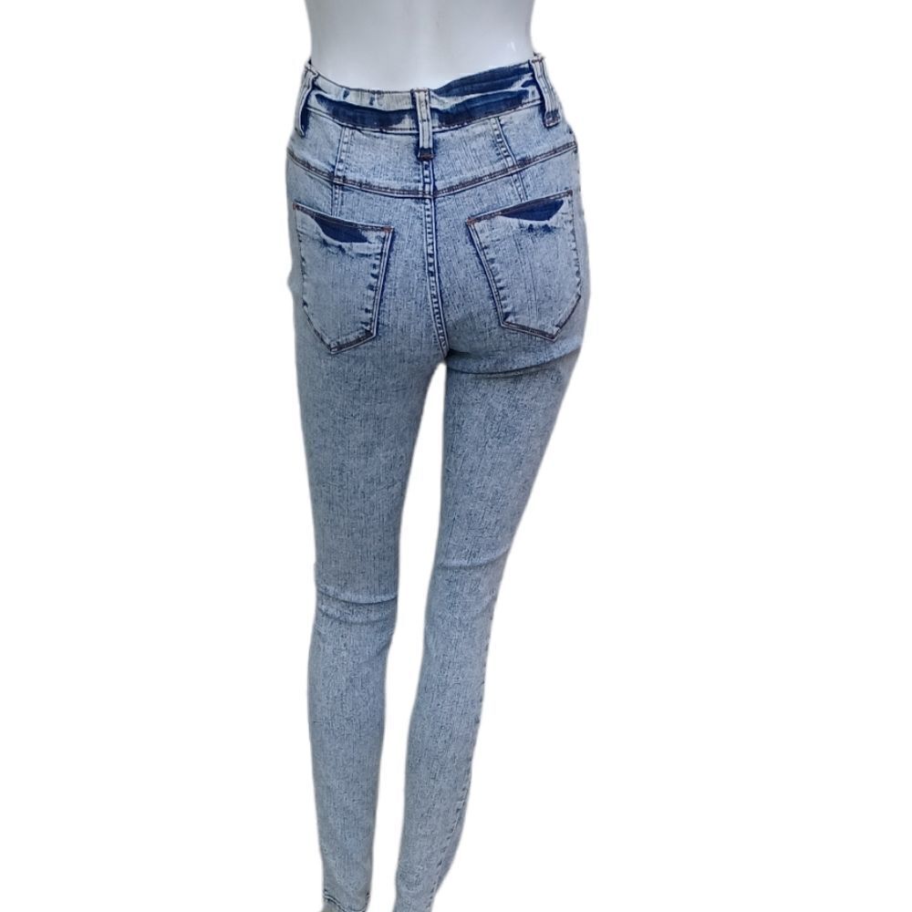 43397...Cello Skinny Jeans Size 3,  W25"  30"Inseam  10 1/2"Rise