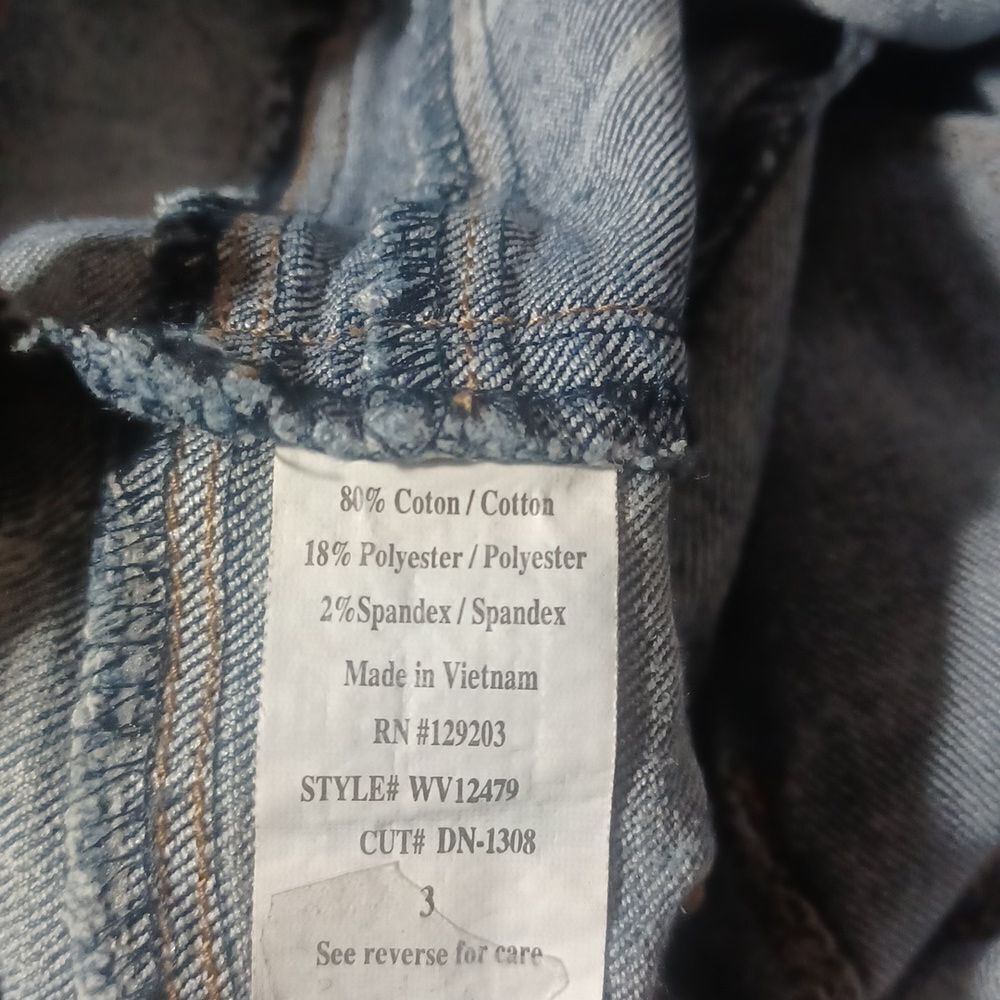 43397...Cello Skinny Jeans Size 3,  W25"  30"Inseam  10 1/2"Rise