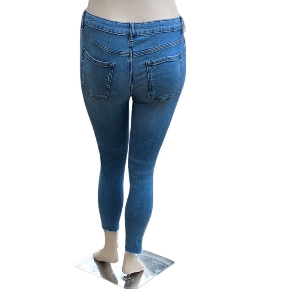 65069...Forever 21 Skinny Jeans Size 28