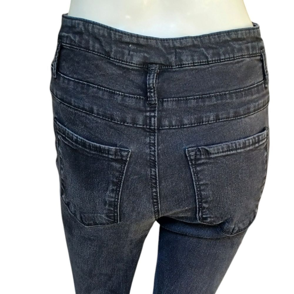 4185....Refuge Black Skinny Jeans Size 8, W26" 25"Inseam 10"Rise