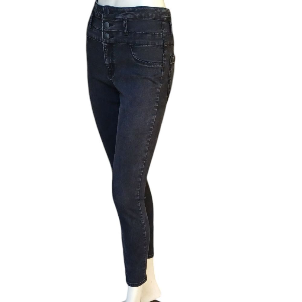 4185....Refuge Black Skinny Jeans Size 8, W26" 25"Inseam 10"Rise
