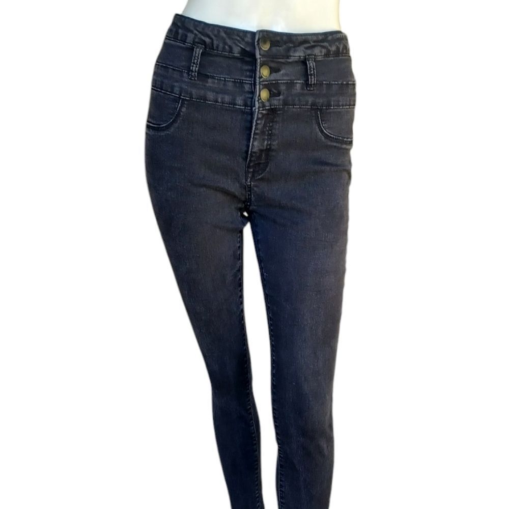 4185....Refuge Black Skinny Jeans Size 8, W26" 25"Inseam 10"Rise