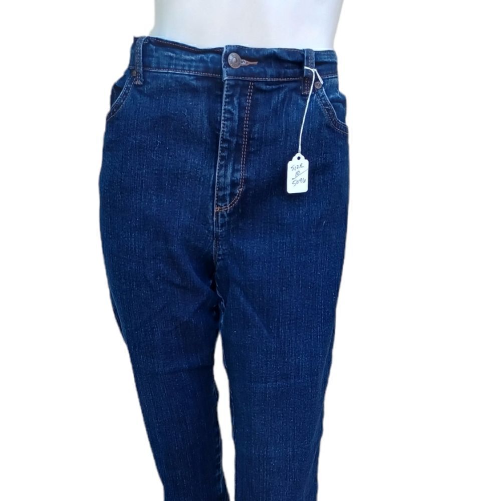 509611.....Gloria Vanderbilt Straight leg Jeans Size 10,  W30" 28"Inseam 11"Rise