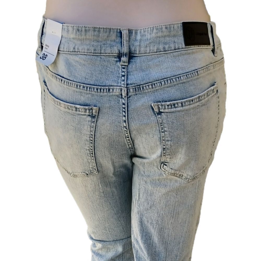 541827....Original Use Skinny Jeans Size 38, 31"Inseam  11"Rise