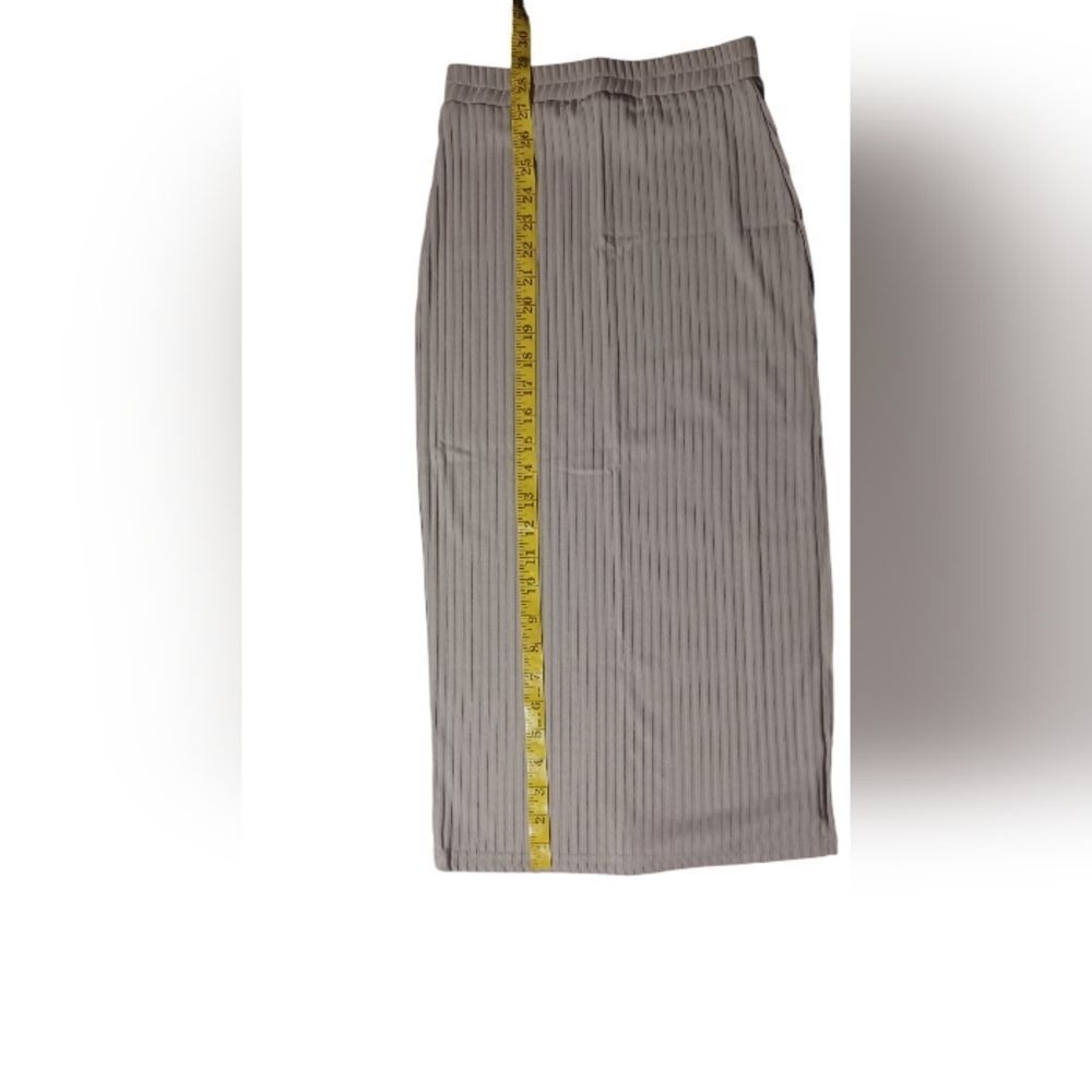 652033....Princess Polly Ellie Beige Skirt Size 2