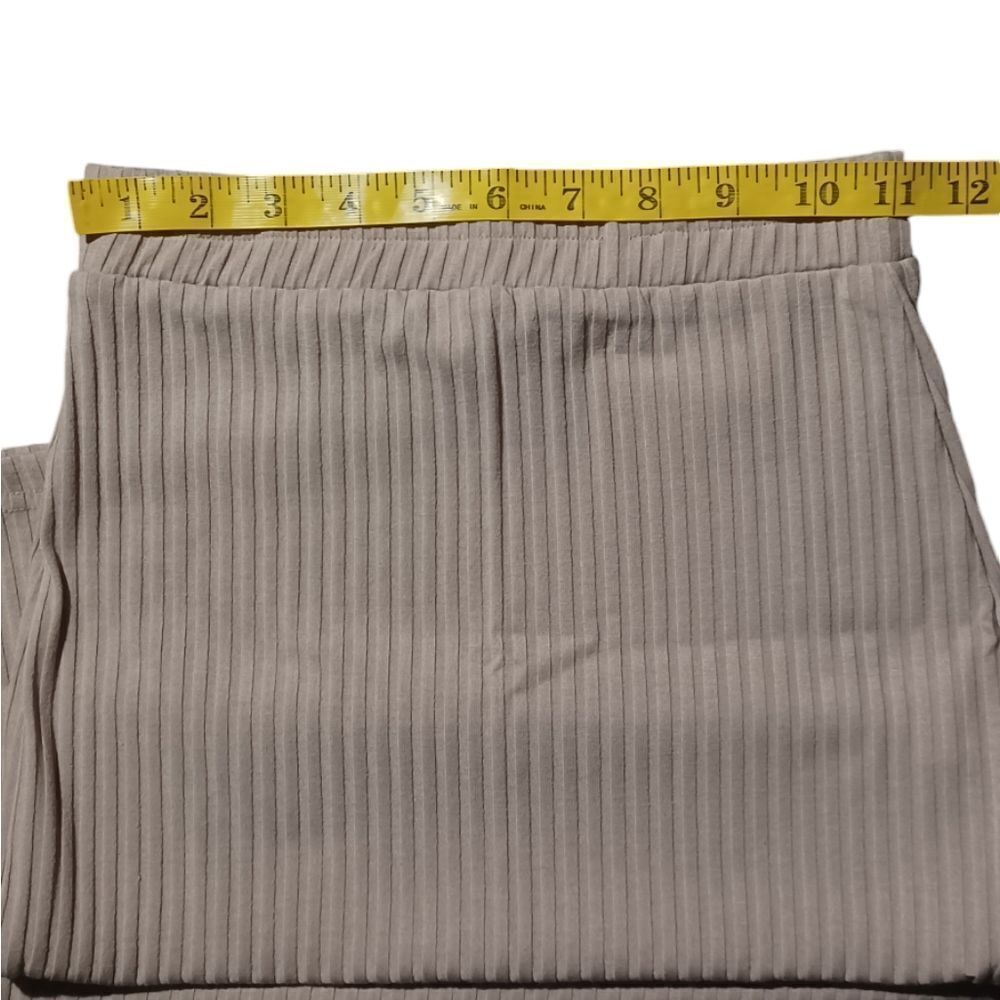 652033....Princess Polly Ellie Beige Skirt Size 2