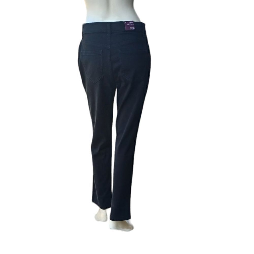 668143....Gloria Vanderbilt Straight leg Jeans Size 4, W28" 28"Inseam  9"Rise