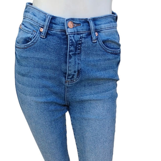687745.....Fashion Nova Skinny Jeans Size 3/26, W24"  26"Inseam  10"Rise