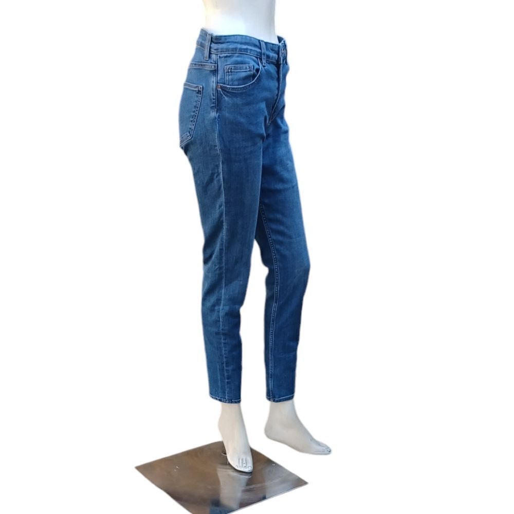 7007940.....H&M Skinny Jeans Size 6