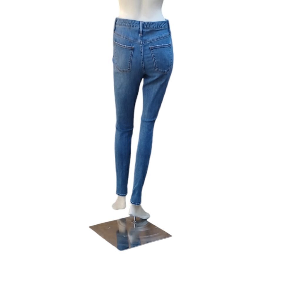 7008140....Universal Thread Skinny Jeans Size 6/28R,  10" Rise