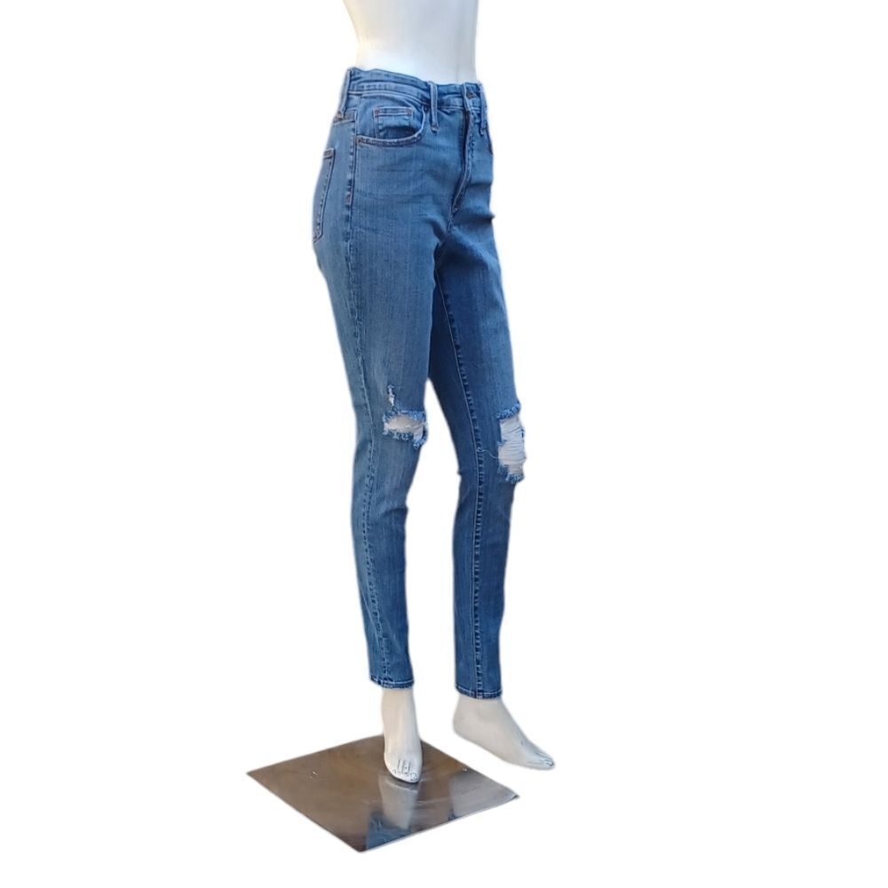 7008140....Universal Thread Skinny Jeans Size 6/28R,  10" Rise