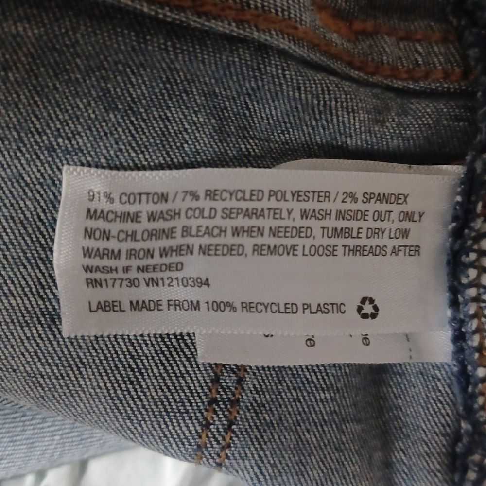 7008140....Universal Thread Skinny Jeans Size 6/28R,  10" Rise