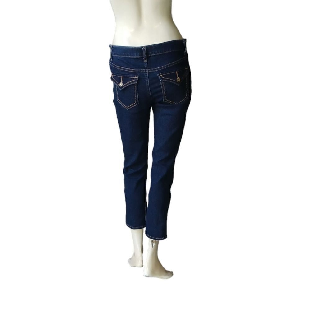 696922....Apt.9 Capri Jeans Size 6P, 28" Waist 23" Inseam 8" Rise