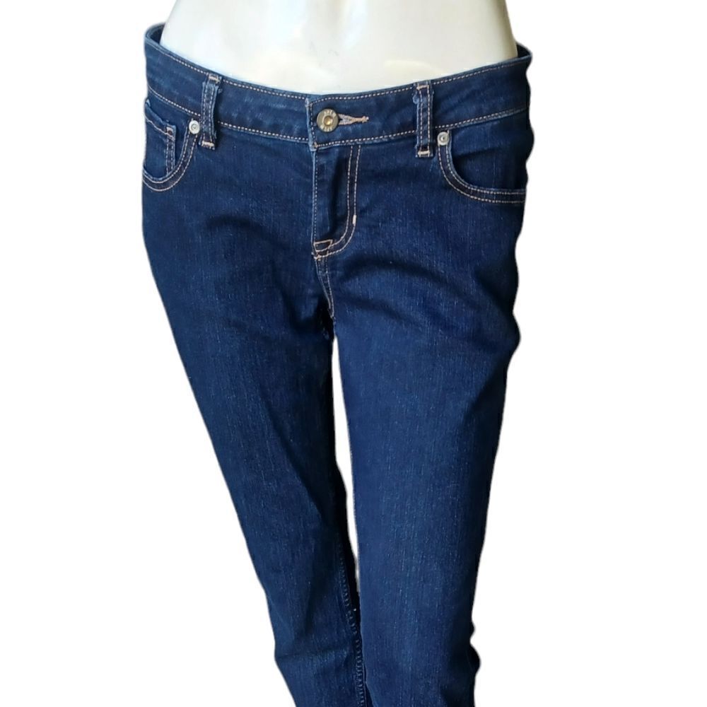 696922....Apt.9 Capri Jeans Size 6P, 28" Waist 23" Inseam 8" Rise