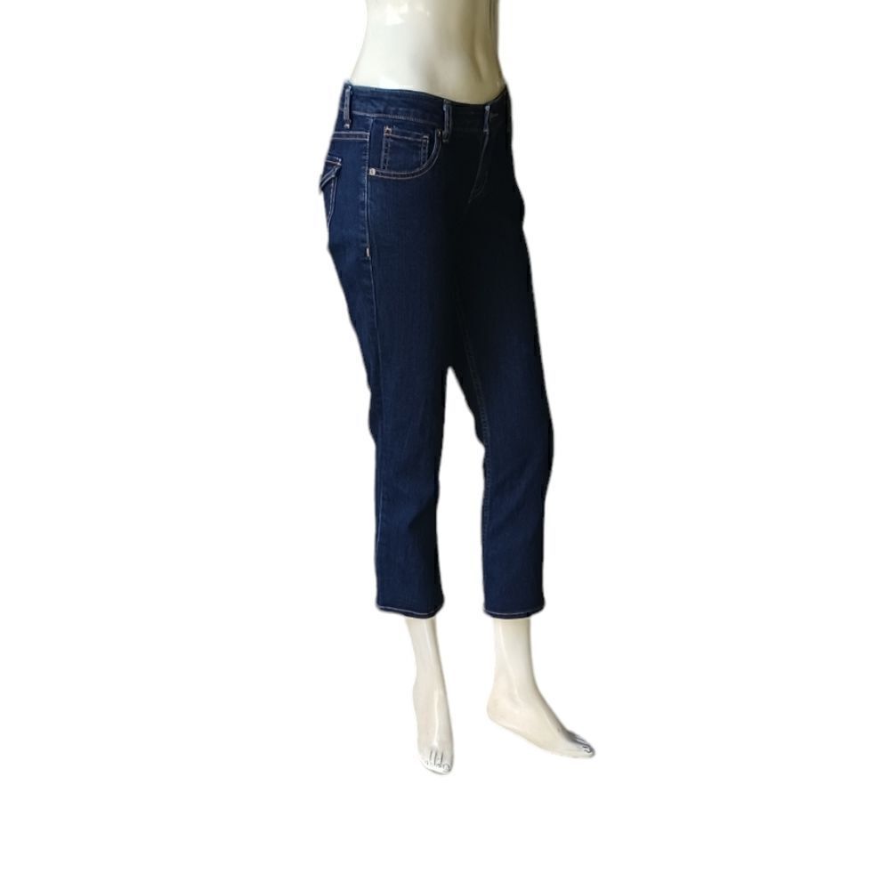696922....Apt.9 Capri Jeans Size 6P, 28" Waist 23" Inseam 8" Rise