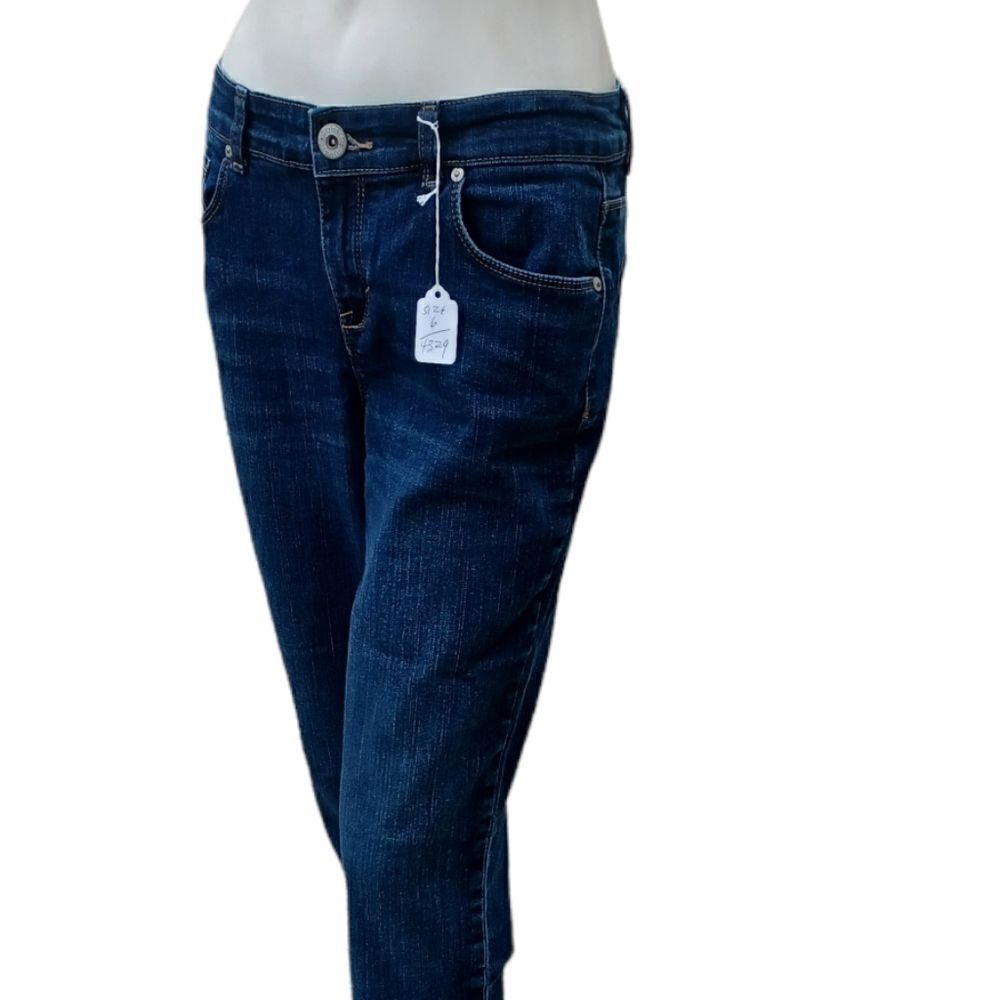 432910...Style&Co Straight leg Jeans Size 6, W28" 27"Inseam 9"Rise