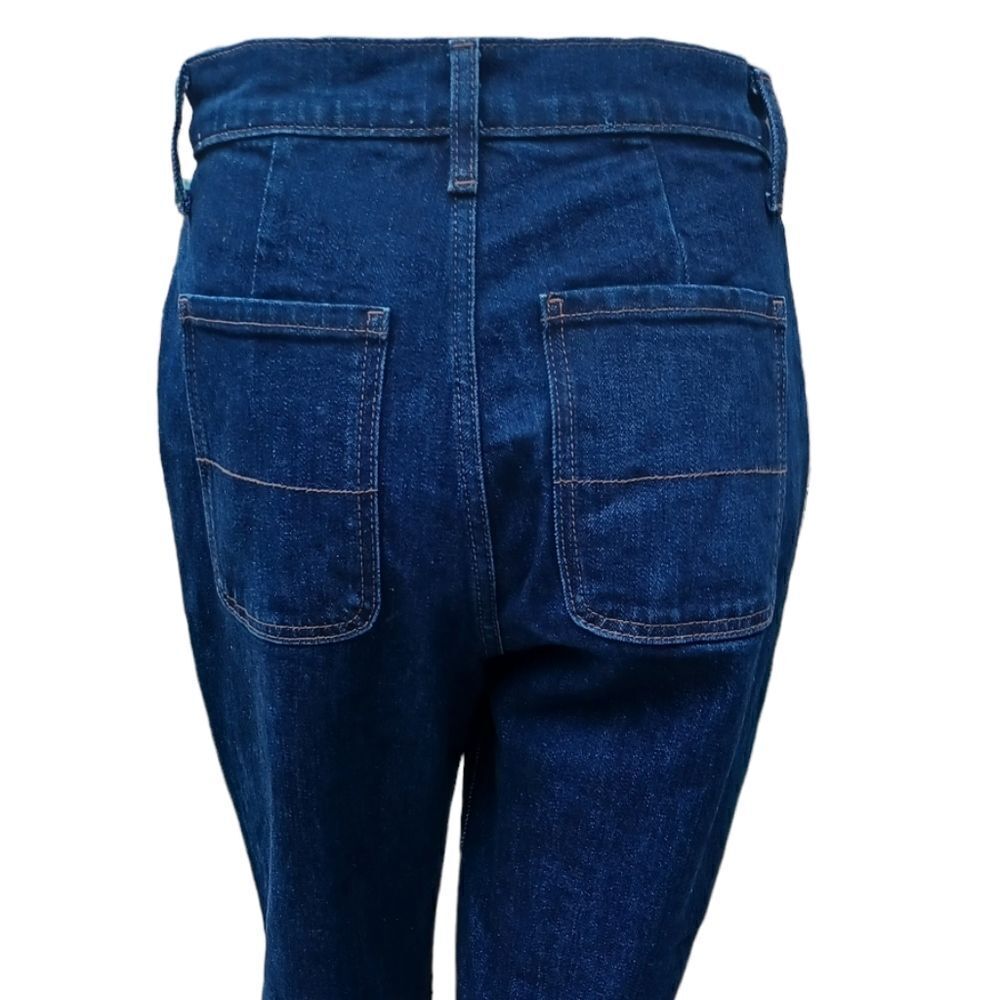 62628....Old Navy Sky-High Straight leg Jeans Size 4P, W26" 25"Inseam 10"Rise