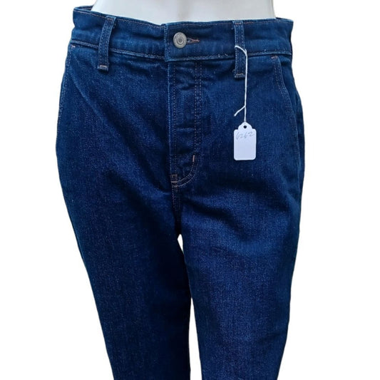 62628....Old Navy Sky-High Straight leg Jeans Size 4P, W26" 25"Inseam 10"Rise