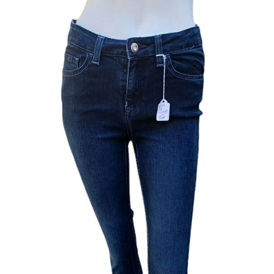 51664...Canyon River Blues Skinn Jeans Juniors 14, W27" 27"Inseam  8 1/2"Rise