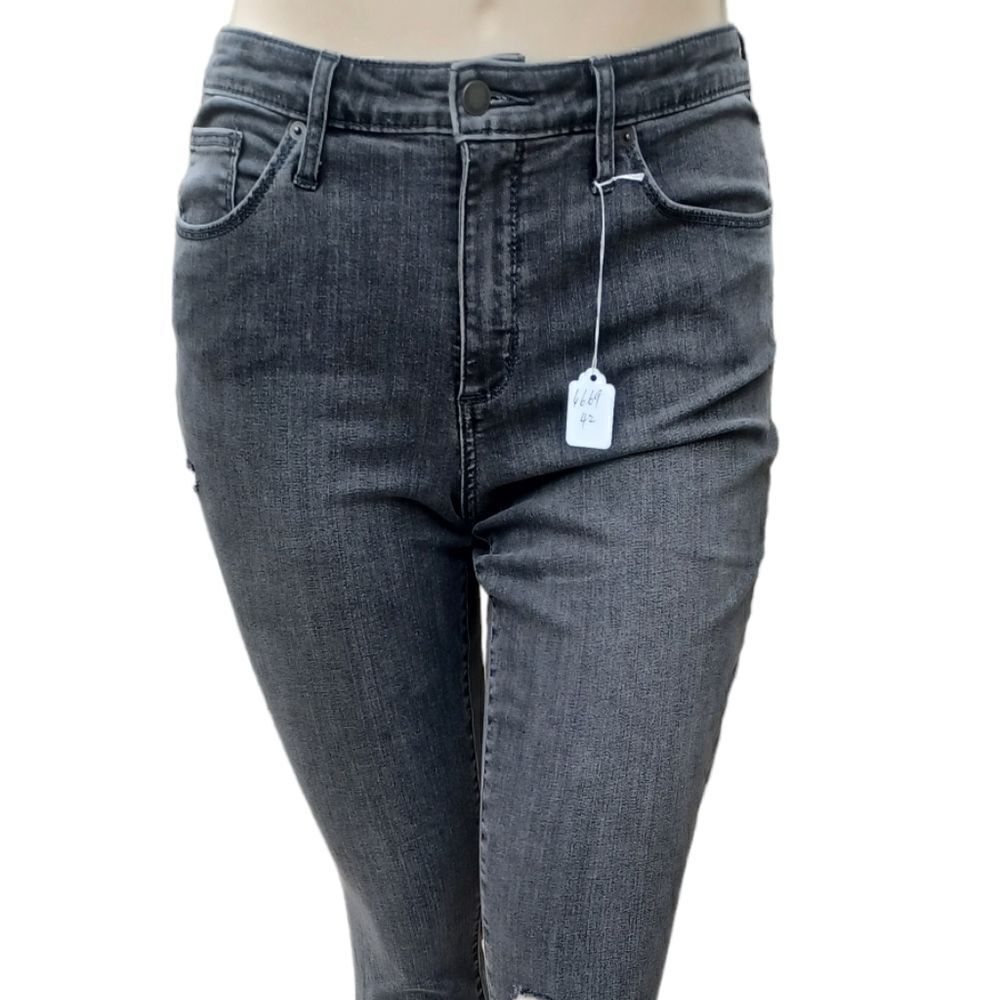 666942.....Universal Thread Skinny Jeans Size 12/31R,  10" Rise