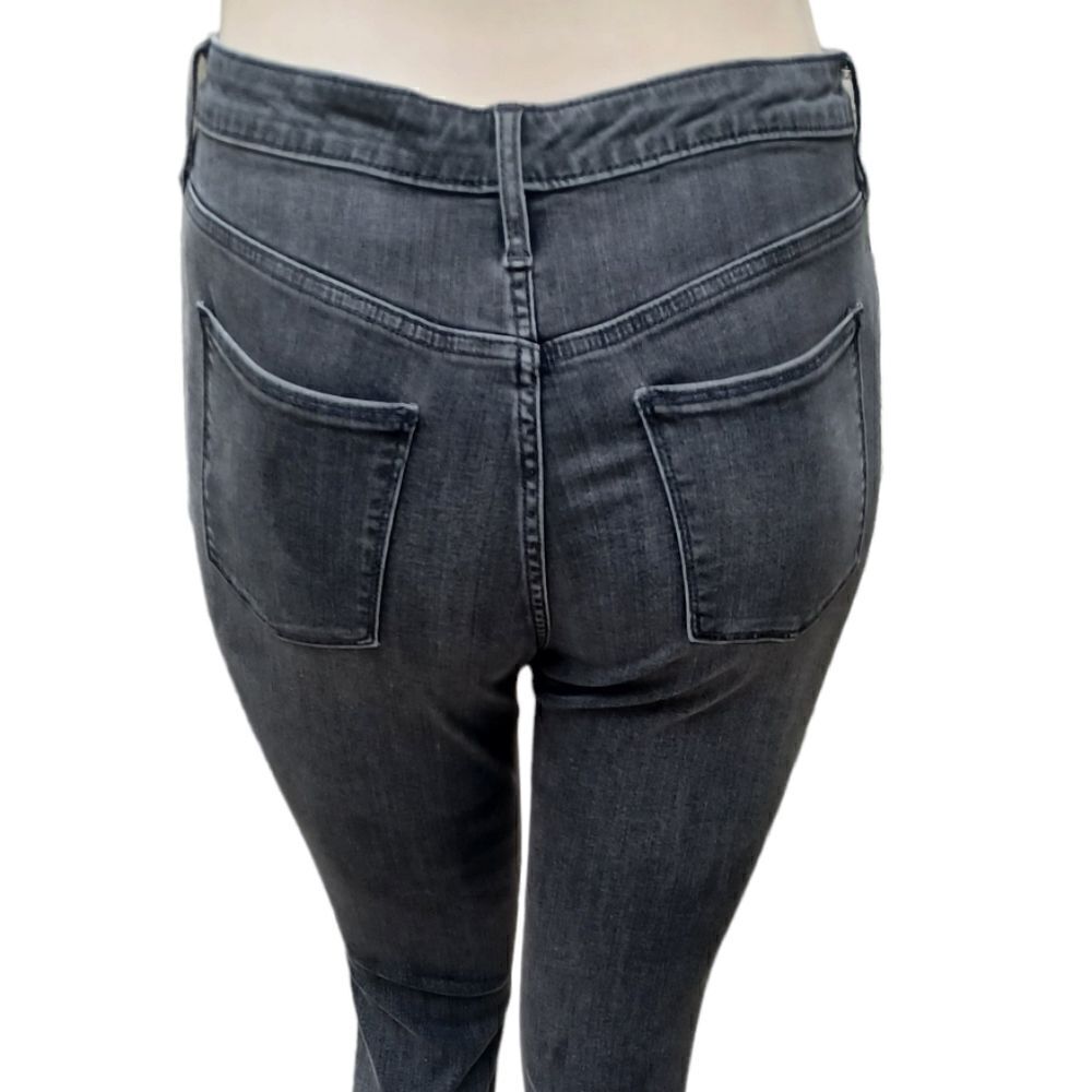666942.....Universal Thread Skinny Jeans Size 12/31R,  10" Rise