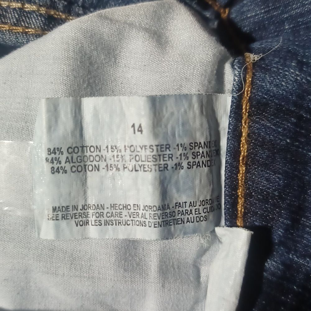 426819...Nine West Crop Jeans Size 14, W32" 14"Inseam 10"Rise