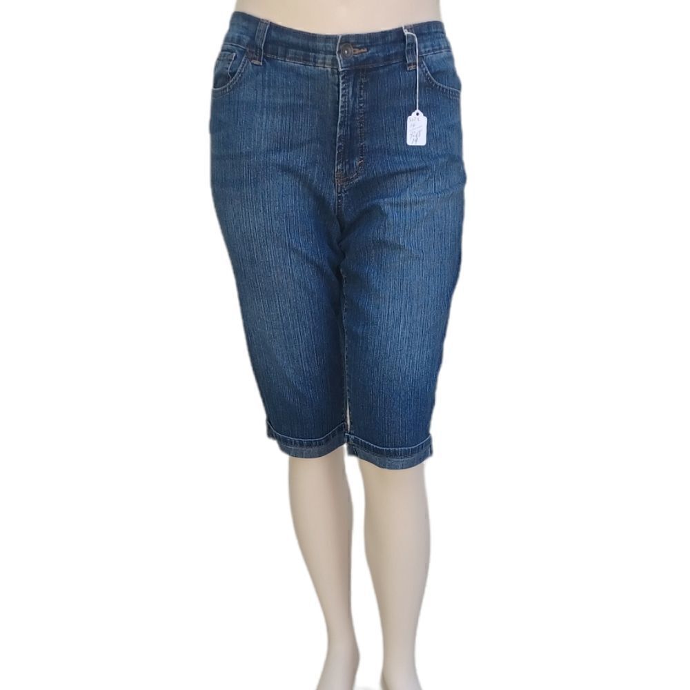 426819...Nine West Crop Jeans Size 14, W32" 14"Inseam 10"Rise