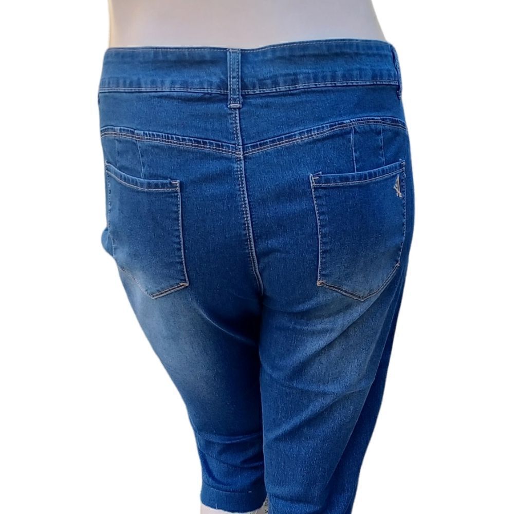 525522....VIP Crop Jeans Size 19/20