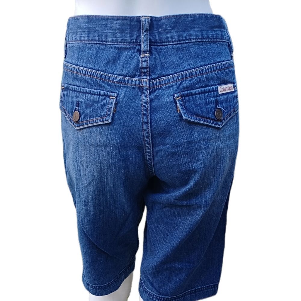 52208....Calvin Klein Crop Jeans Size 10, 30" Waist 11" Inseam 9" Rise