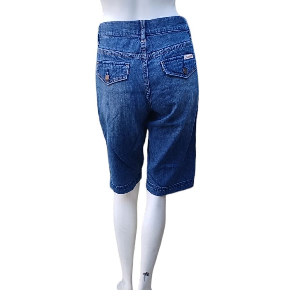 52208....Calvin Klein Crop Jeans Size 10, 30" Waist 11" Inseam 9" Rise