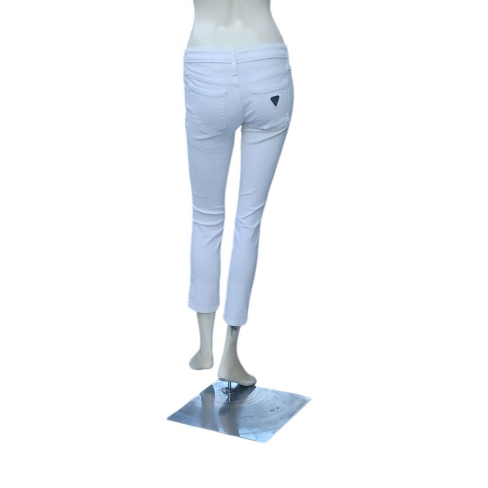 7008448.....GUESS Skinny Sarah Fit Jeans Size 24, 24"Inseam 6"Rise