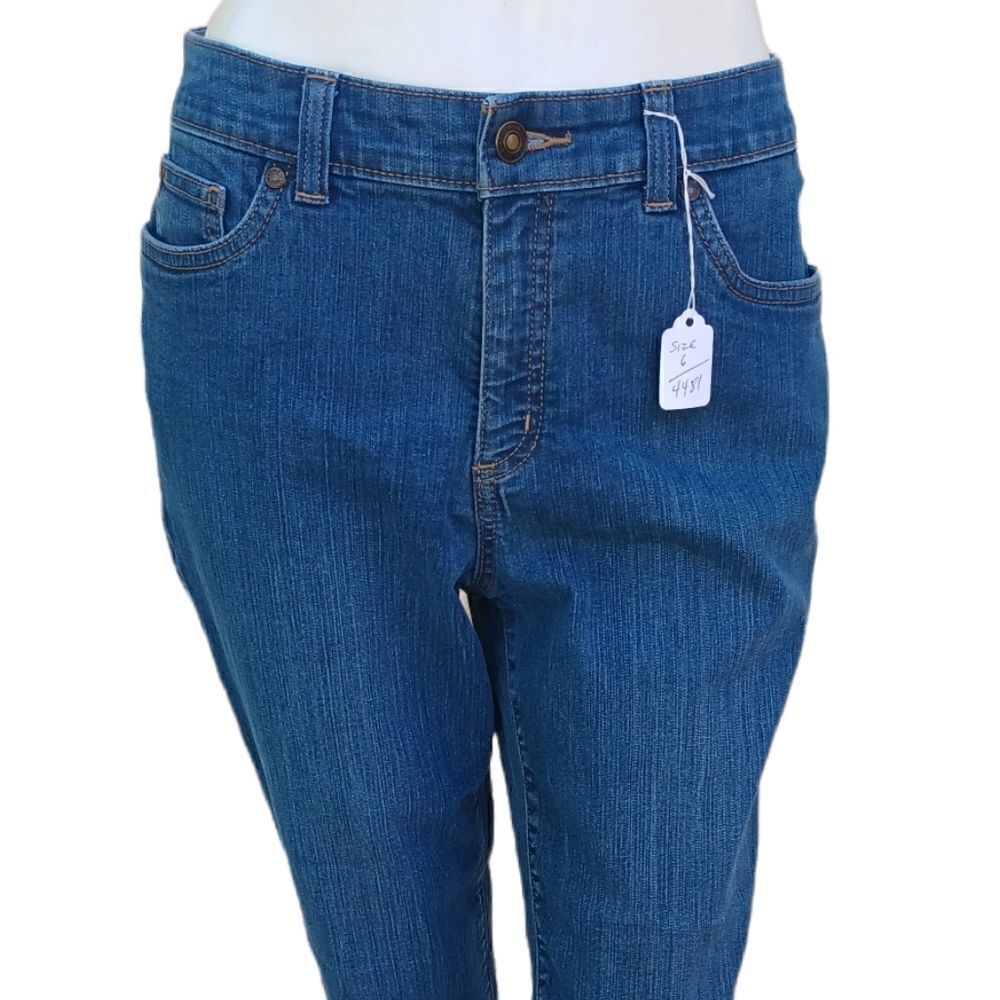 44818....Croft&Barrow Crop Stretch Jeans Size 6, W28" 21"Rise  9 1/2" Inseam