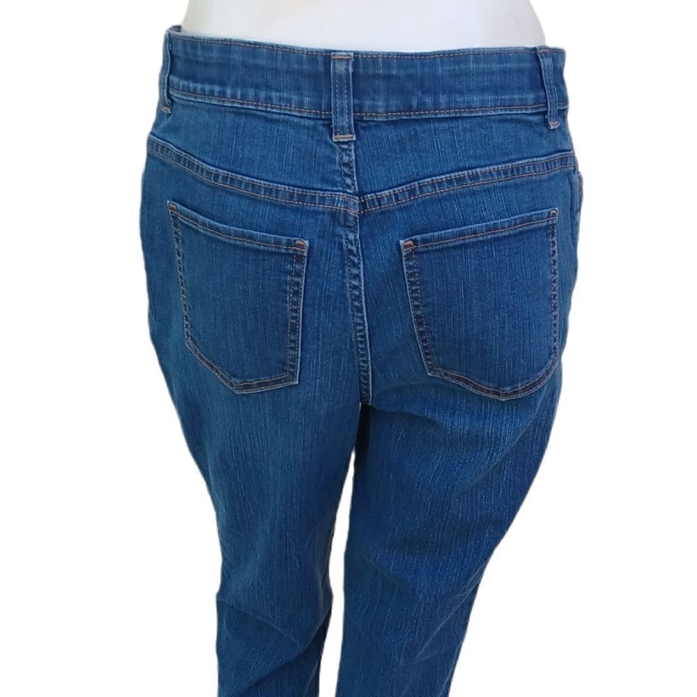 44818....Croft&Barrow Crop Stretch Jeans Size 6, W28" 21"Rise  9 1/2" Inseam