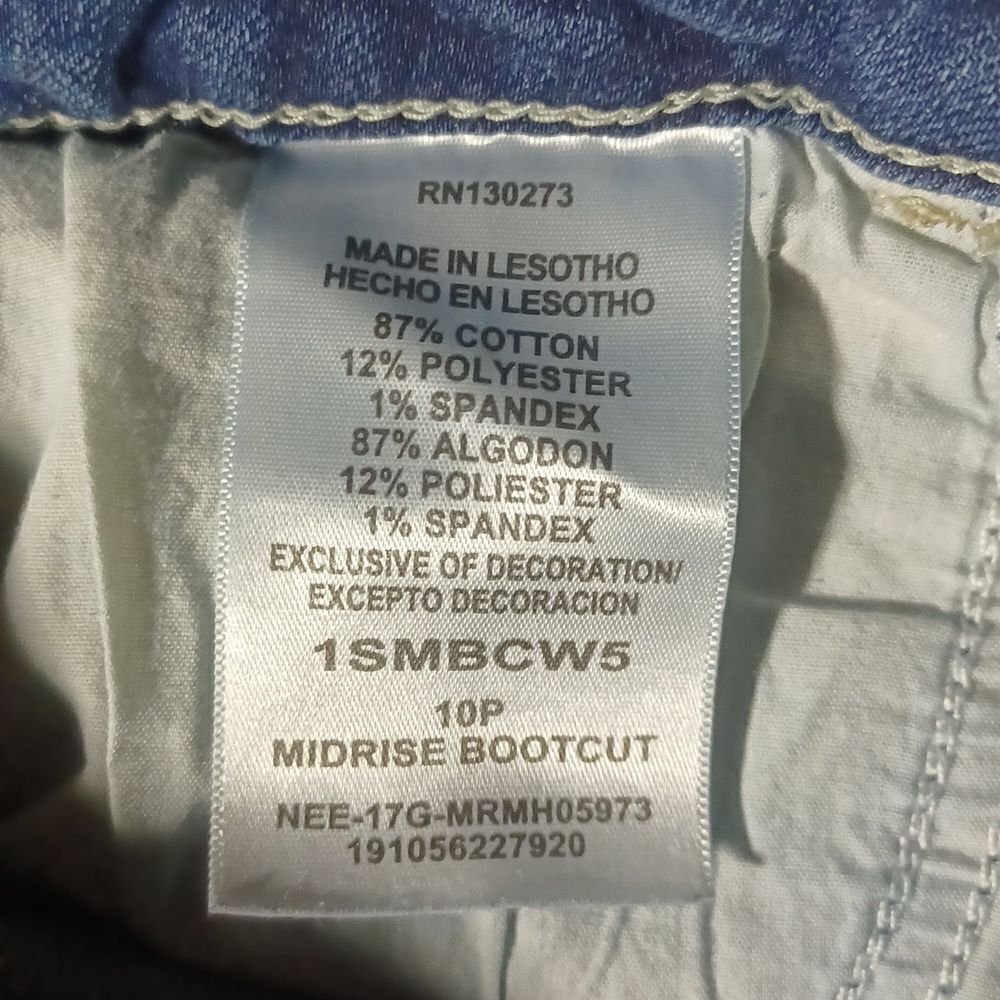 69721.....Riders by Lee Mid-Rise Bootcut Size 10P, W30" 27"Inseam 9"Rise
