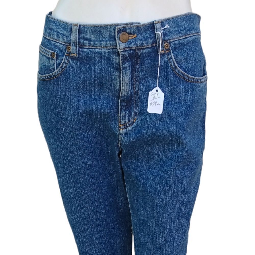 44828...Jones Sports Crop Jeans Size 6, W28" 21"Inseam 10"Rise